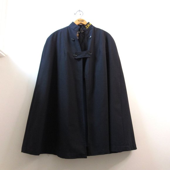 Vintage Nurse Wool Cape - Picture 2 of 5